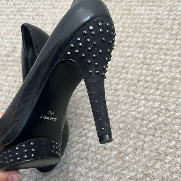 Nine West platform black peep toe heels studded size 10 - Picture 2 of 9